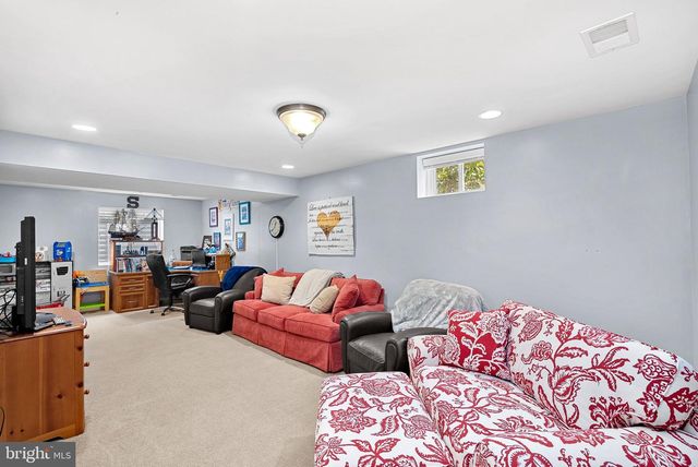 661 CHICKAMAUGA DR, Harpers Ferry, WV 25425