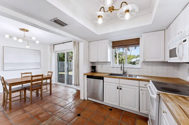 239 SE 34th Avenue, Boynton Beach, FL 33435