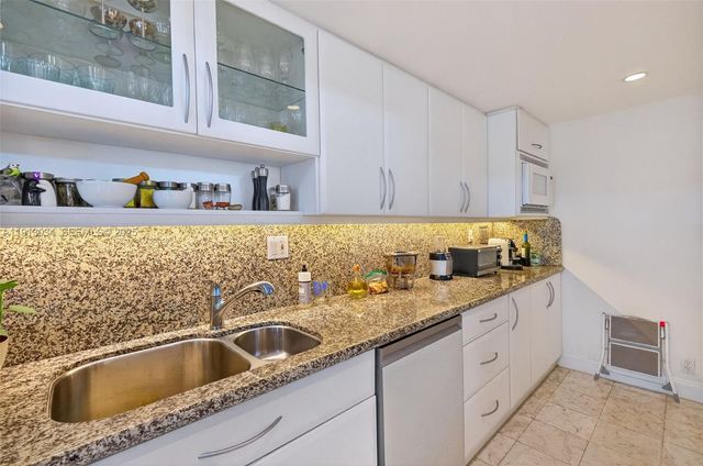 181 Crandon Blvd 106, Key Biscayne, FL 33149