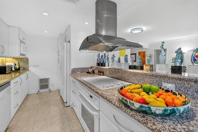 181 Crandon Blvd 106, Key Biscayne, FL 33149