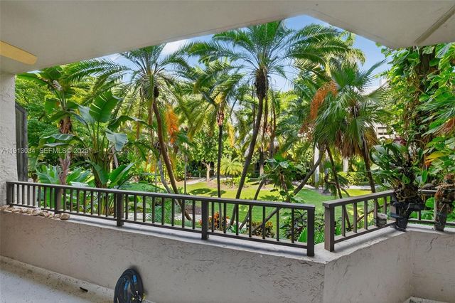 181 Crandon Blvd 106, Key Biscayne, FL 33149