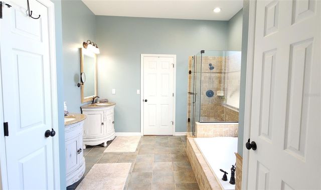 511 CROWNED EAGLE COURT, Valrico, FL 33594