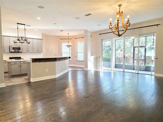 511 CROWNED EAGLE COURT, Valrico, FL 33594