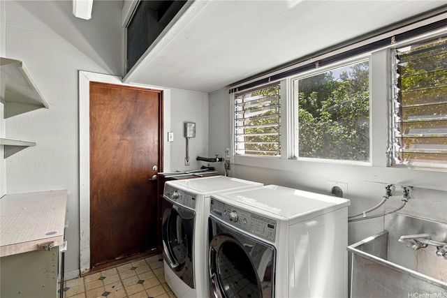 2939 Kahawai Street, Honolulu, HI 96822