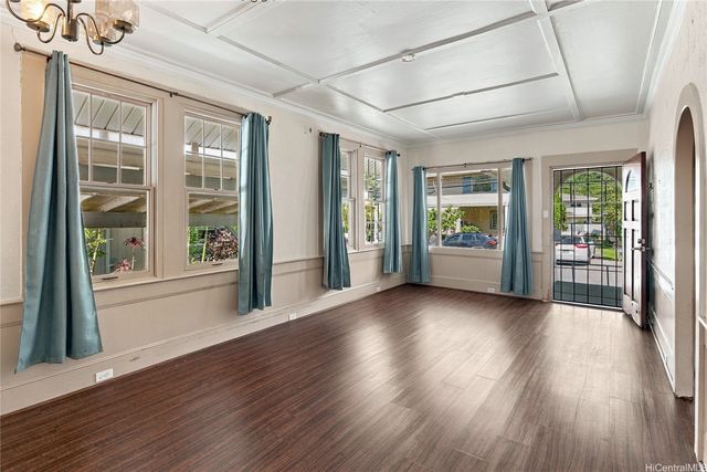 2939 Kahawai Street, Honolulu, HI 96822