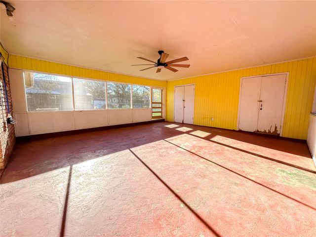 851 Leroy Parkway, Elm Mott, TX 76640