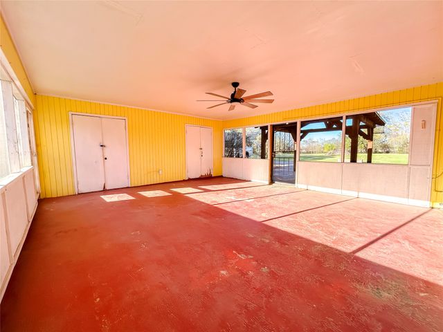 851 Leroy Parkway, Elm Mott, TX 76640