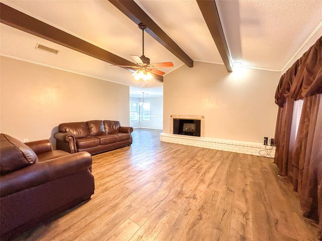 851 Leroy Parkway, Elm Mott, TX 76640