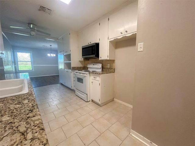 851 Leroy Parkway, Elm Mott, TX 76640