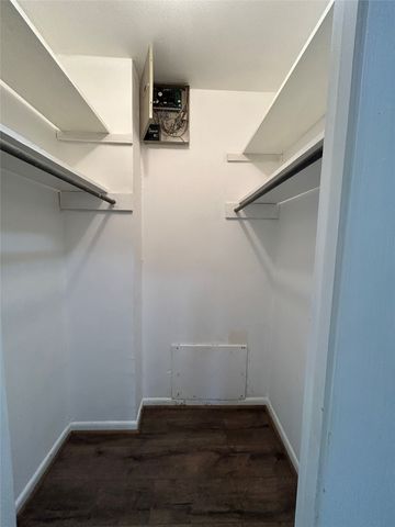 851 Leroy Parkway, Elm Mott, TX 76640