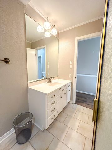 851 Leroy Parkway, Elm Mott, TX 76640