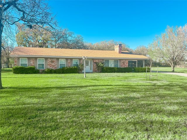 851 Leroy Parkway, Elm Mott, TX 76640