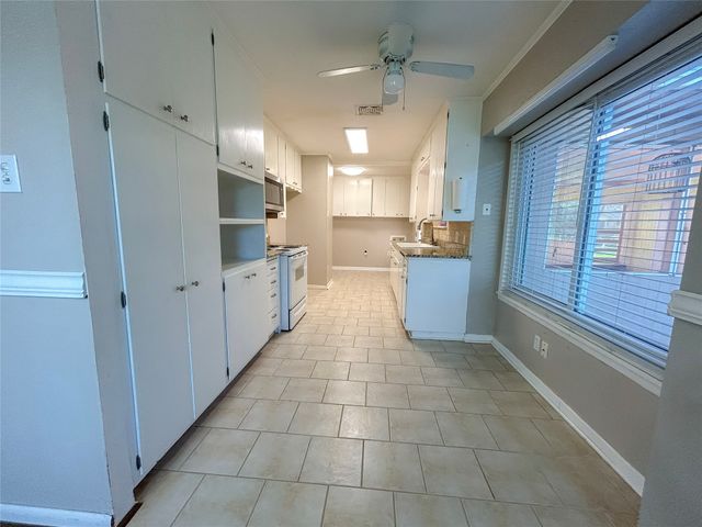 851 Leroy Parkway, Elm Mott, TX 76640