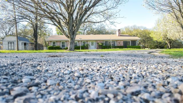 851 Leroy Parkway, Elm Mott, TX 76640