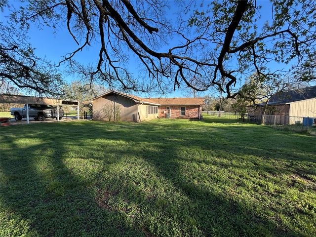 851 Leroy Parkway, Elm Mott, TX 76640