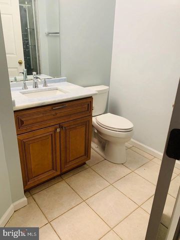 5946 EDGEHILL CT, Alexandria, VA 22303