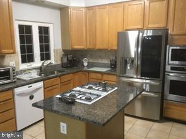 5946 EDGEHILL CT, Alexandria, VA 22303