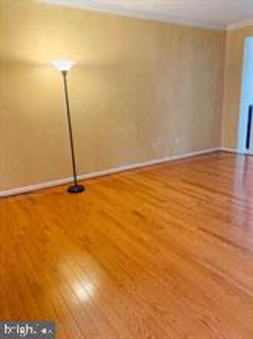 5946 EDGEHILL CT, Alexandria, VA 22303