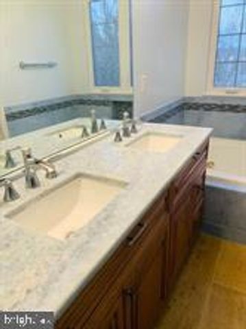 5946 EDGEHILL CT, Alexandria, VA 22303