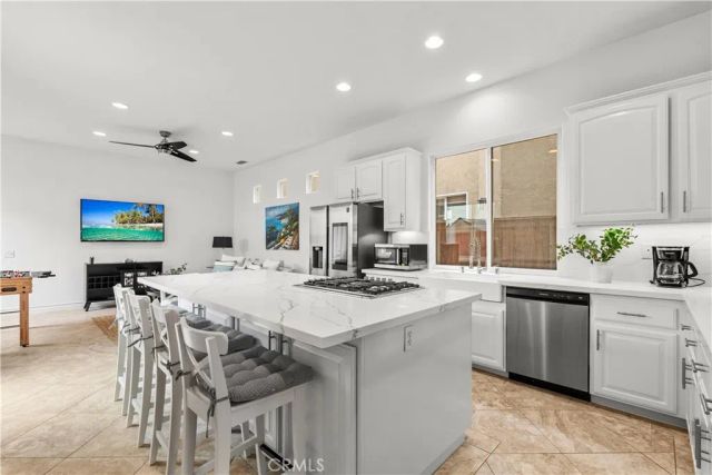 513 Pecan Ave, Huntington Beach, CA 92648