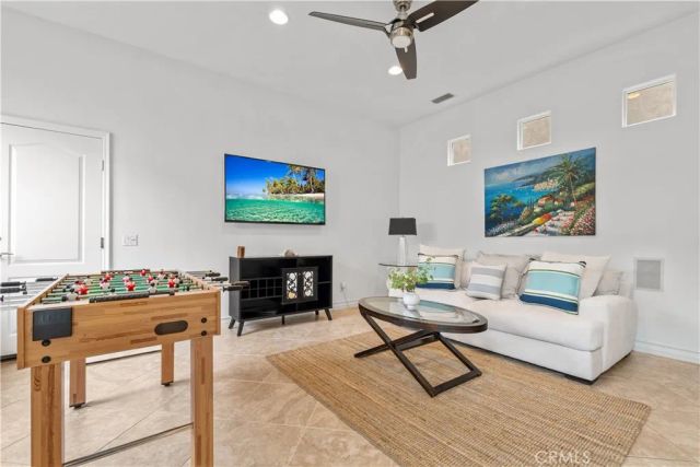 513 Pecan Ave, Huntington Beach, CA 92648