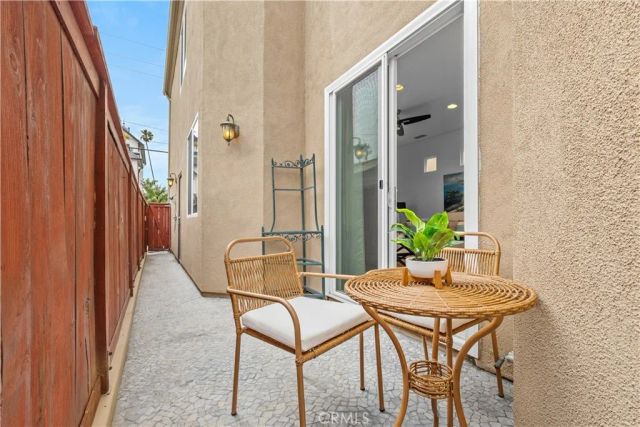 513 Pecan Ave, Huntington Beach, CA 92648