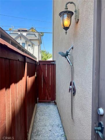 513 Pecan Ave, Huntington Beach, CA 92648