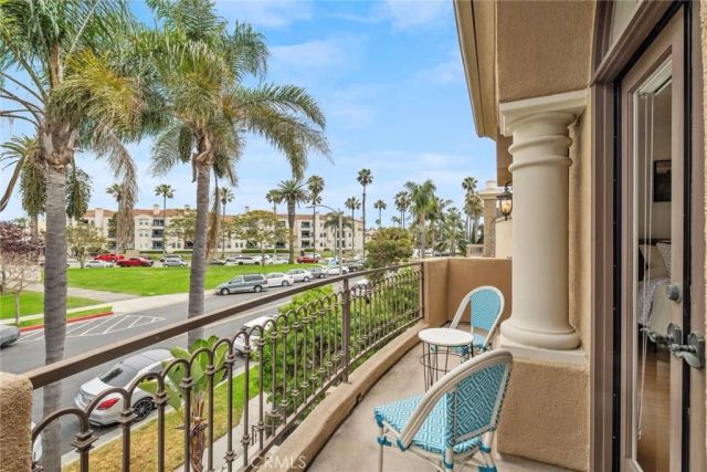 513 Pecan Ave, Huntington Beach, CA 92648