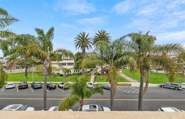 513 Pecan Ave, Huntington Beach, CA 92648