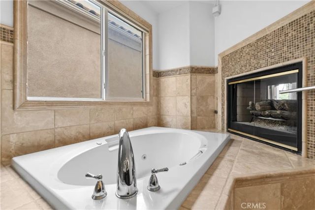 513 Pecan Ave, Huntington Beach, CA 92648