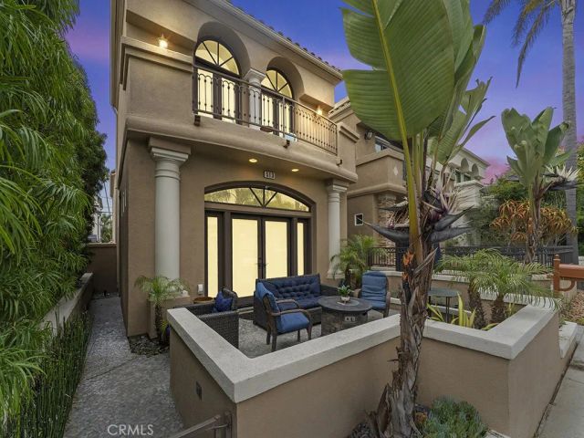 513 Pecan Ave, Huntington Beach, CA 92648