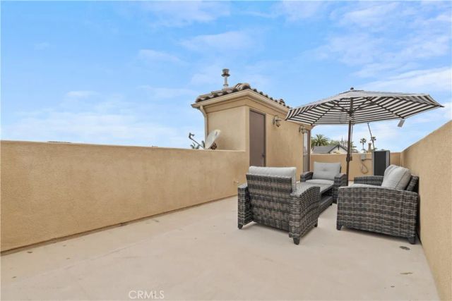 513 Pecan Ave, Huntington Beach, CA 92648