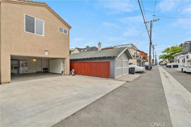 513 Pecan Ave, Huntington Beach, CA 92648