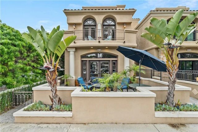 513 Pecan Ave, Huntington Beach, CA 92648