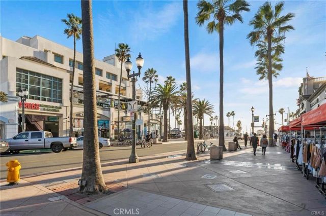 513 Pecan Ave, Huntington Beach, CA 92648