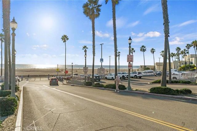 513 Pecan Ave, Huntington Beach, CA 92648