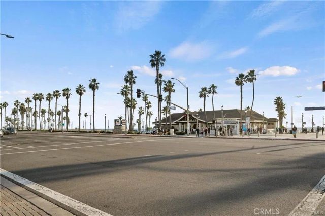 513 Pecan Ave, Huntington Beach, CA 92648