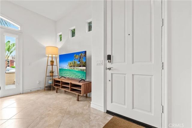 513 Pecan Ave, Huntington Beach, CA 92648