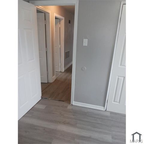 5574 Era Avenue, St Louis, MO 63136