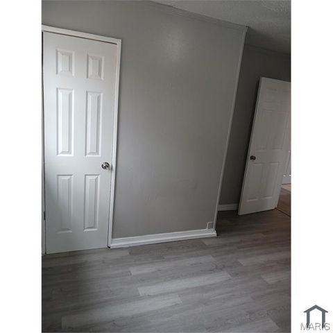 5574 Era Avenue, St Louis, MO 63136