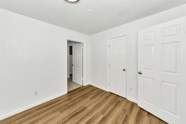 1800 W Queens Court, Arlington, TX 76014
