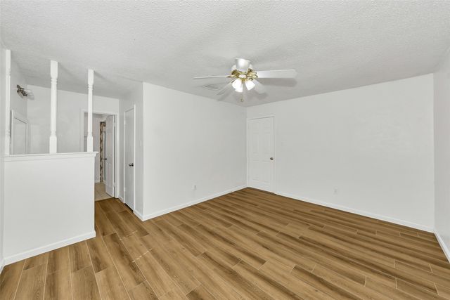 1800 W Queens Court, Arlington, TX 76014