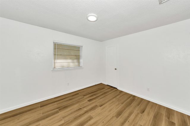 1800 W Queens Court, Arlington, TX 76014
