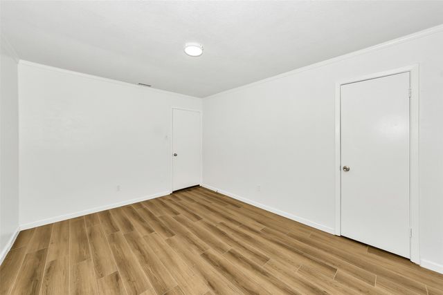1800 W Queens Court, Arlington, TX 76014