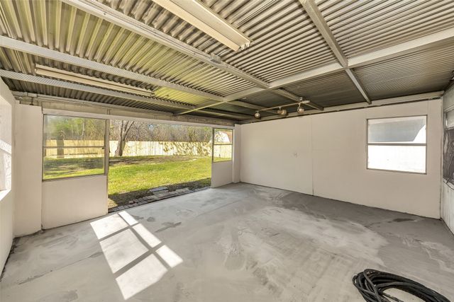 1800 W Queens Court, Arlington, TX 76014