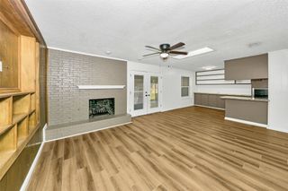 1800 W Queens Court, Arlington, TX 76014