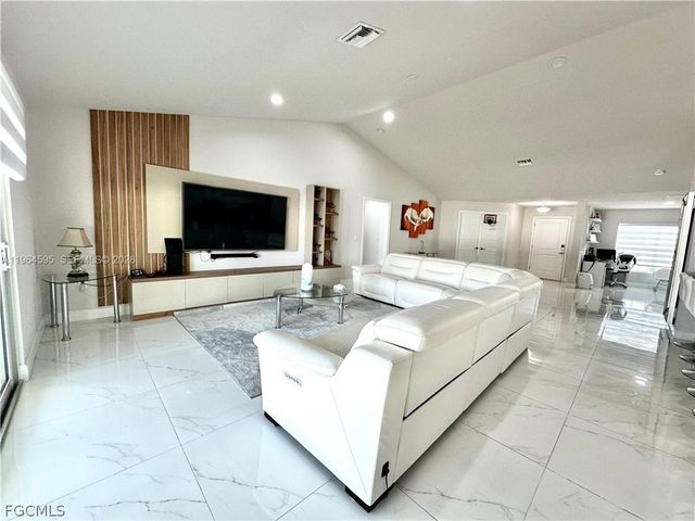1137 NE 4th PL, Cape Coral, FL 33909