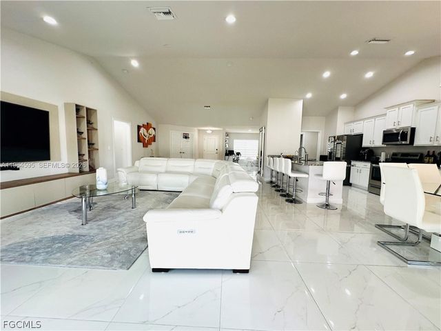 1137 NE 4th PL, Cape Coral, FL 33909