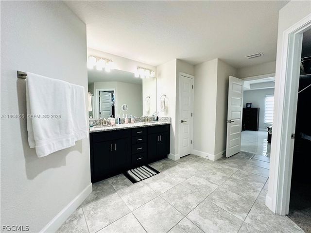 1137 NE 4th PL, Cape Coral, FL 33909