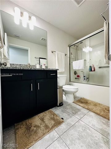 1137 NE 4th PL, Cape Coral, FL 33909
